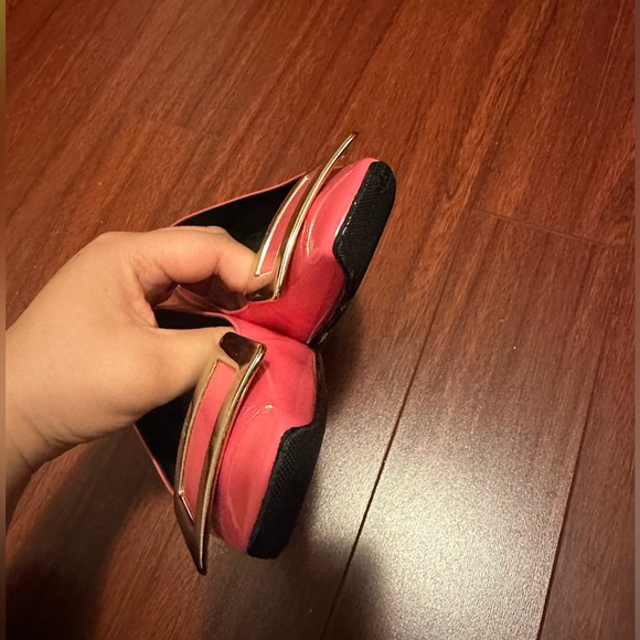 Roger Vivier Belle Metal Buckle Pumps - Picture 5 of 5